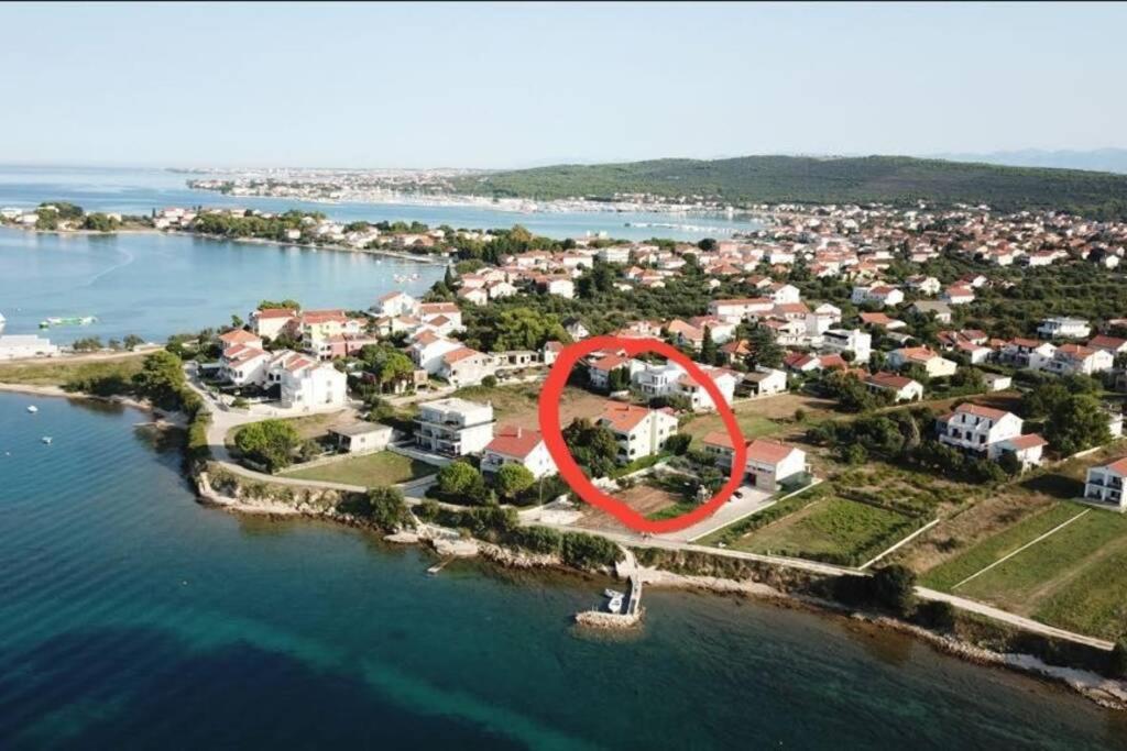 Apartman Adrijan Sukosan Luaran gambar