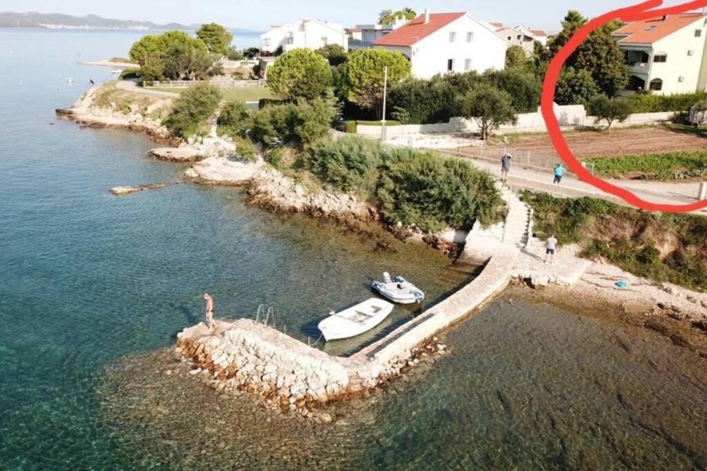 Apartman Adrijan Sukosan Luaran gambar
