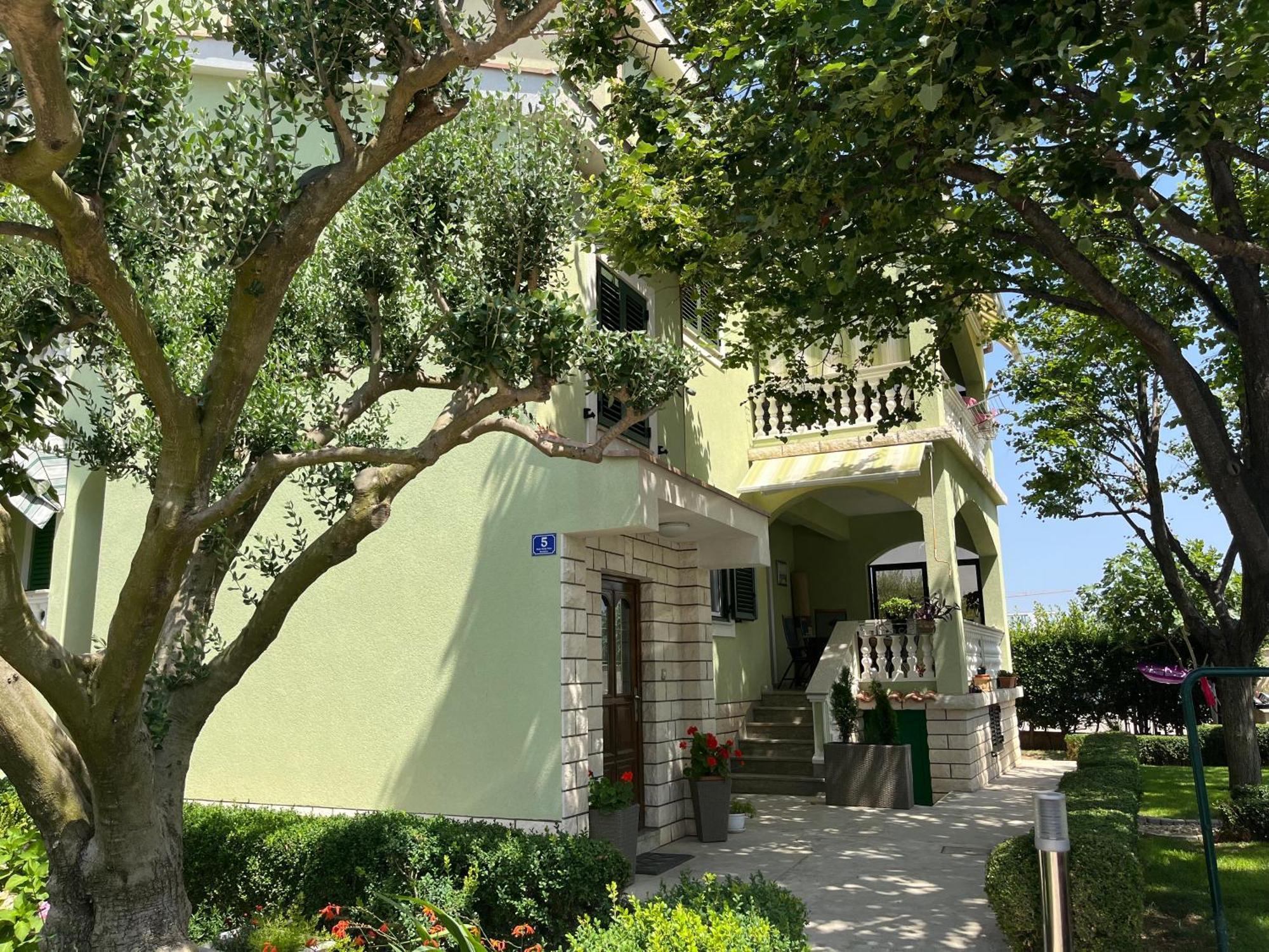 Apartman Adrijan Sukosan Luaran gambar