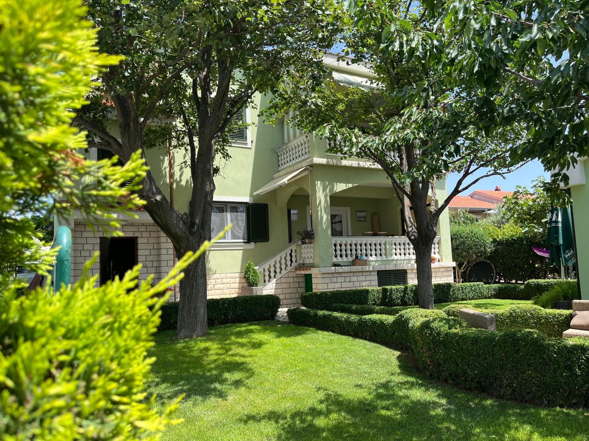 Apartman Adrijan Sukosan Luaran gambar