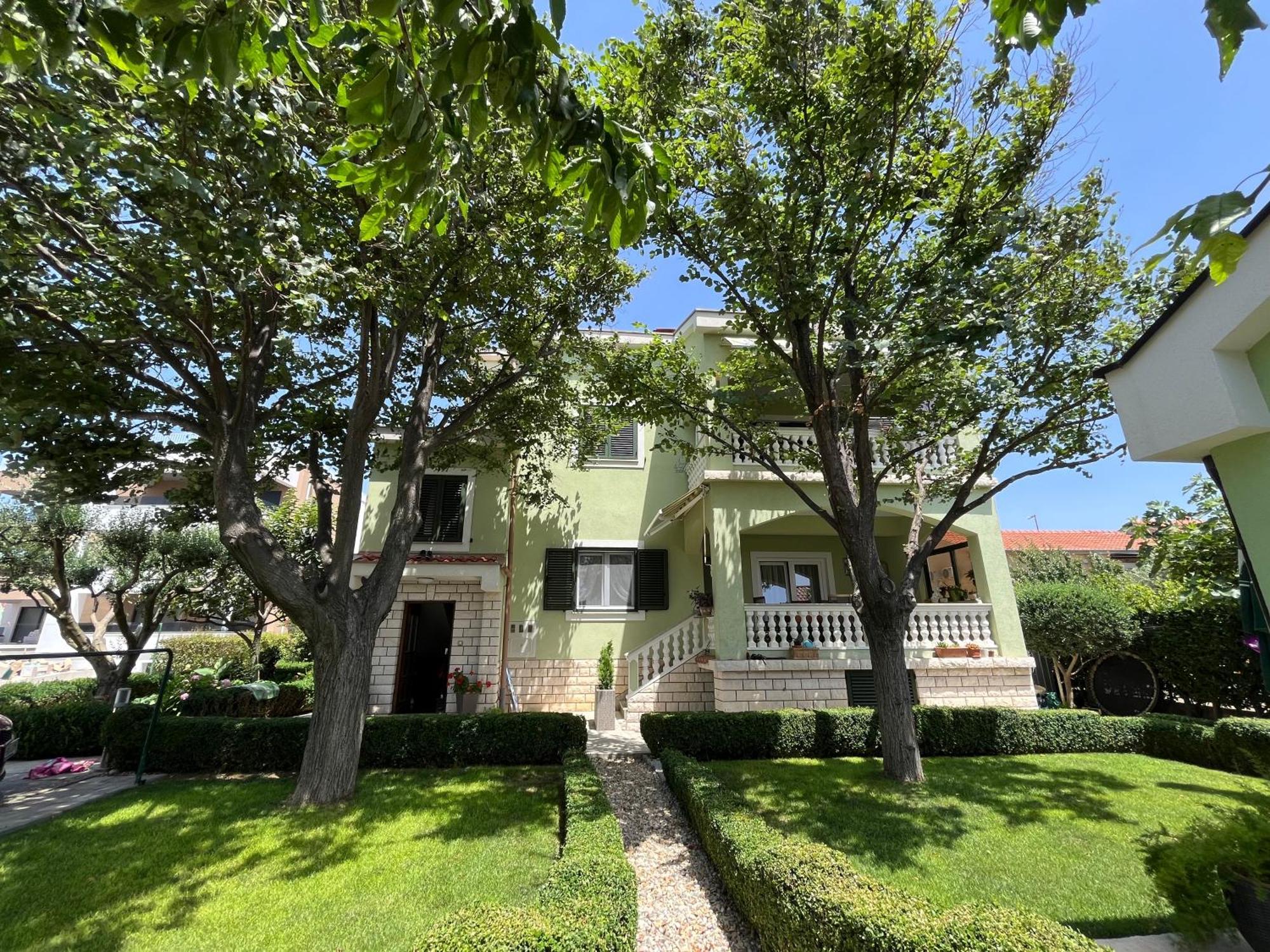 Apartman Adrijan Sukosan Luaran gambar