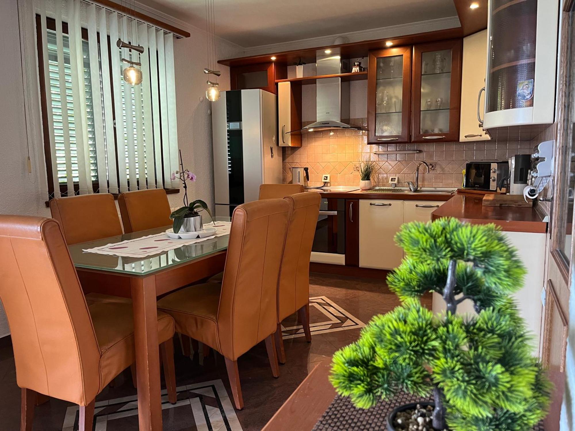 Apartman Adrijan Sukosan Luaran gambar