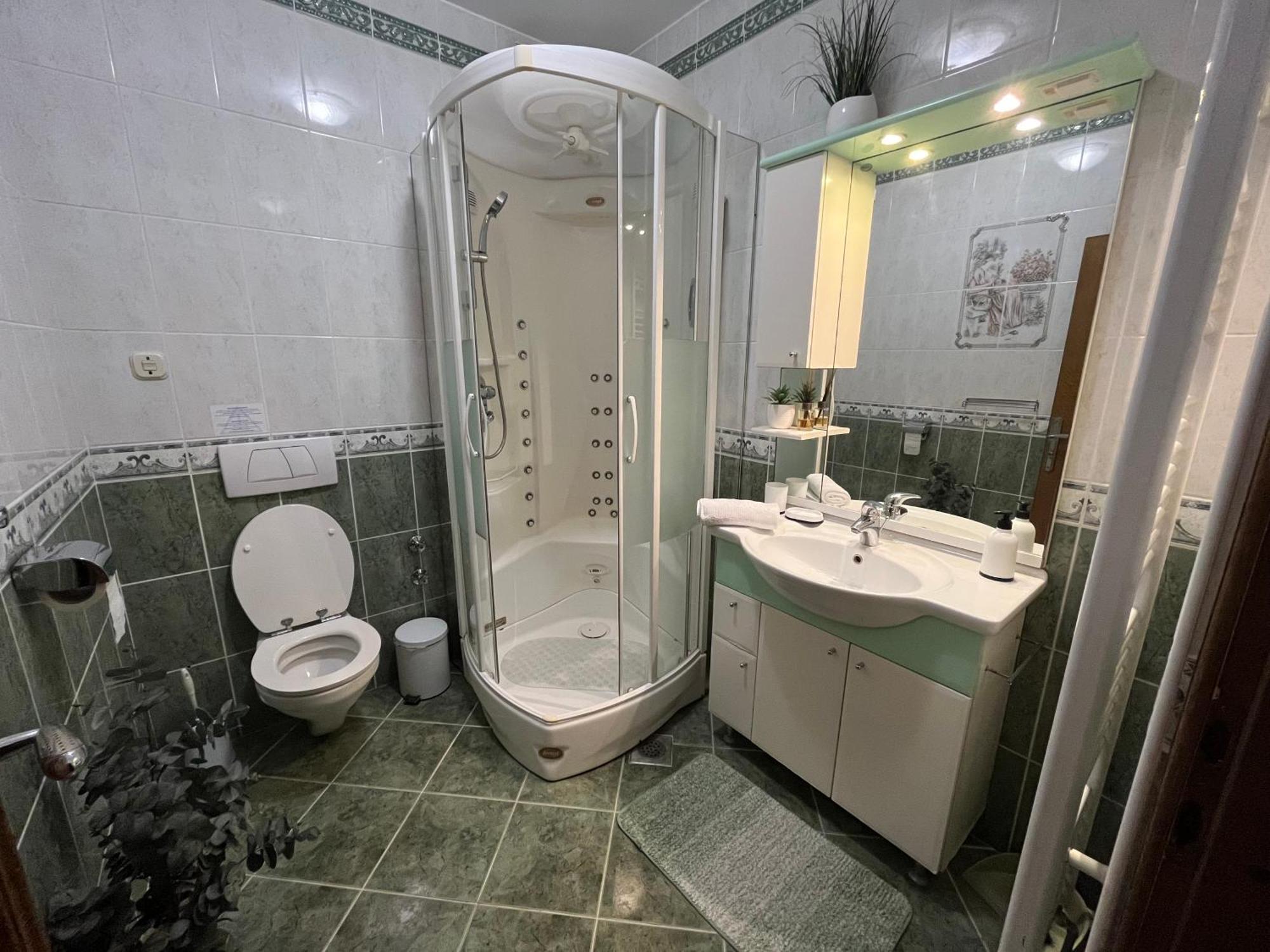 Apartman Adrijan Sukosan Luaran gambar
