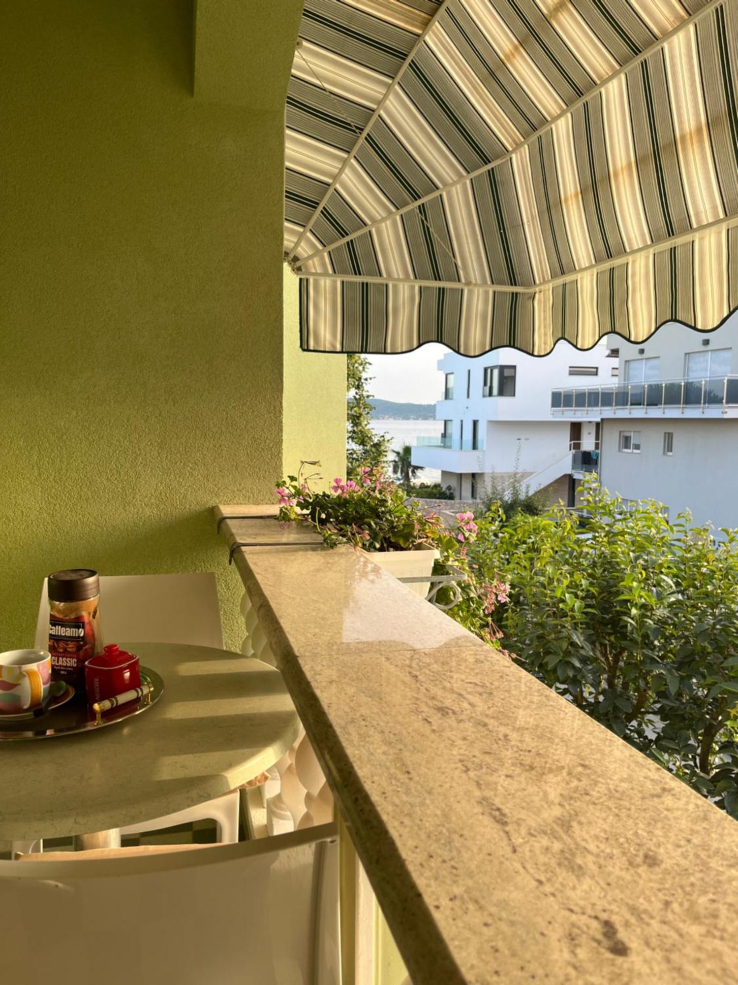 Apartman Adrijan Sukosan Luaran gambar