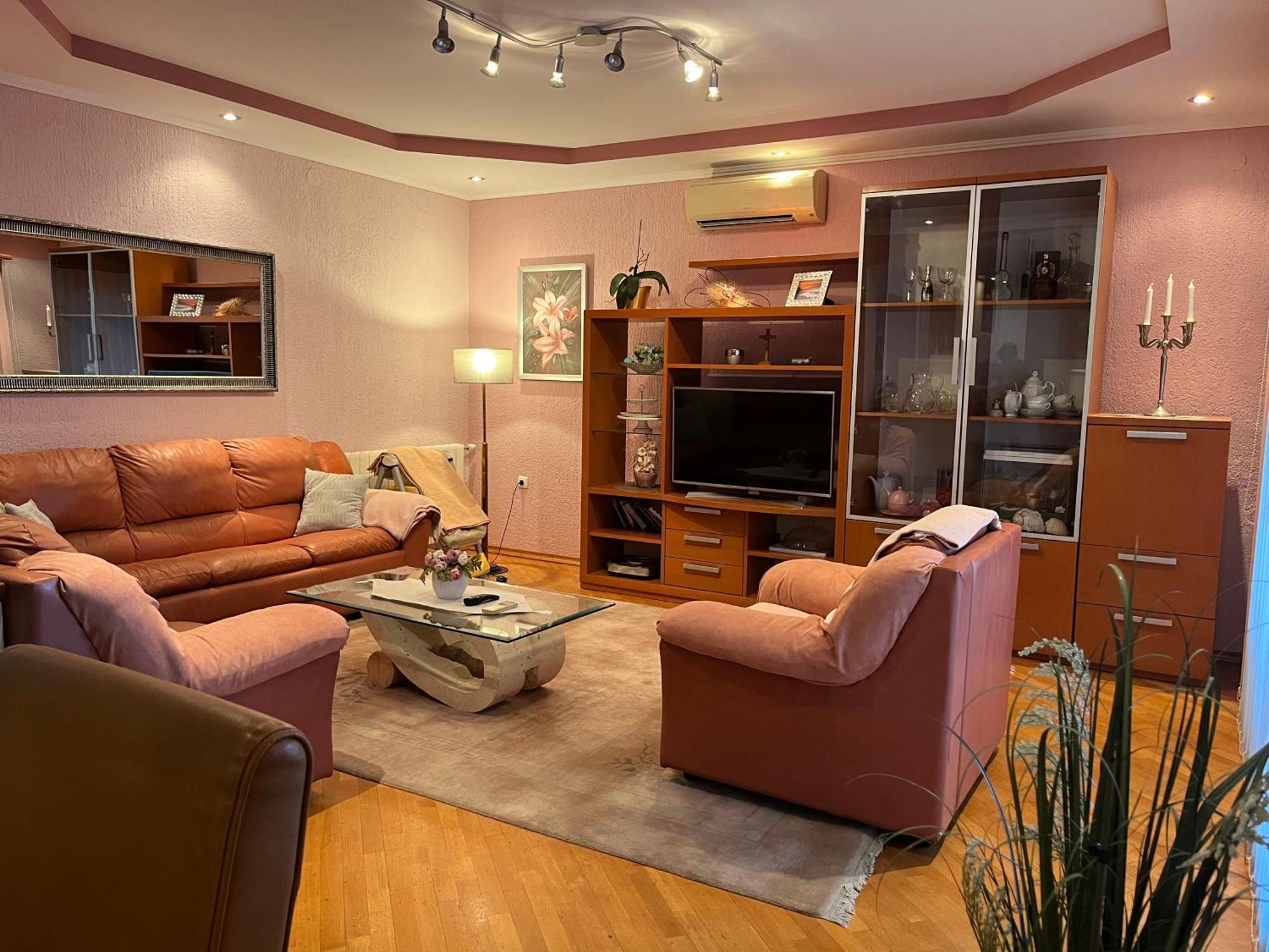 Apartman Adrijan Sukosan Luaran gambar