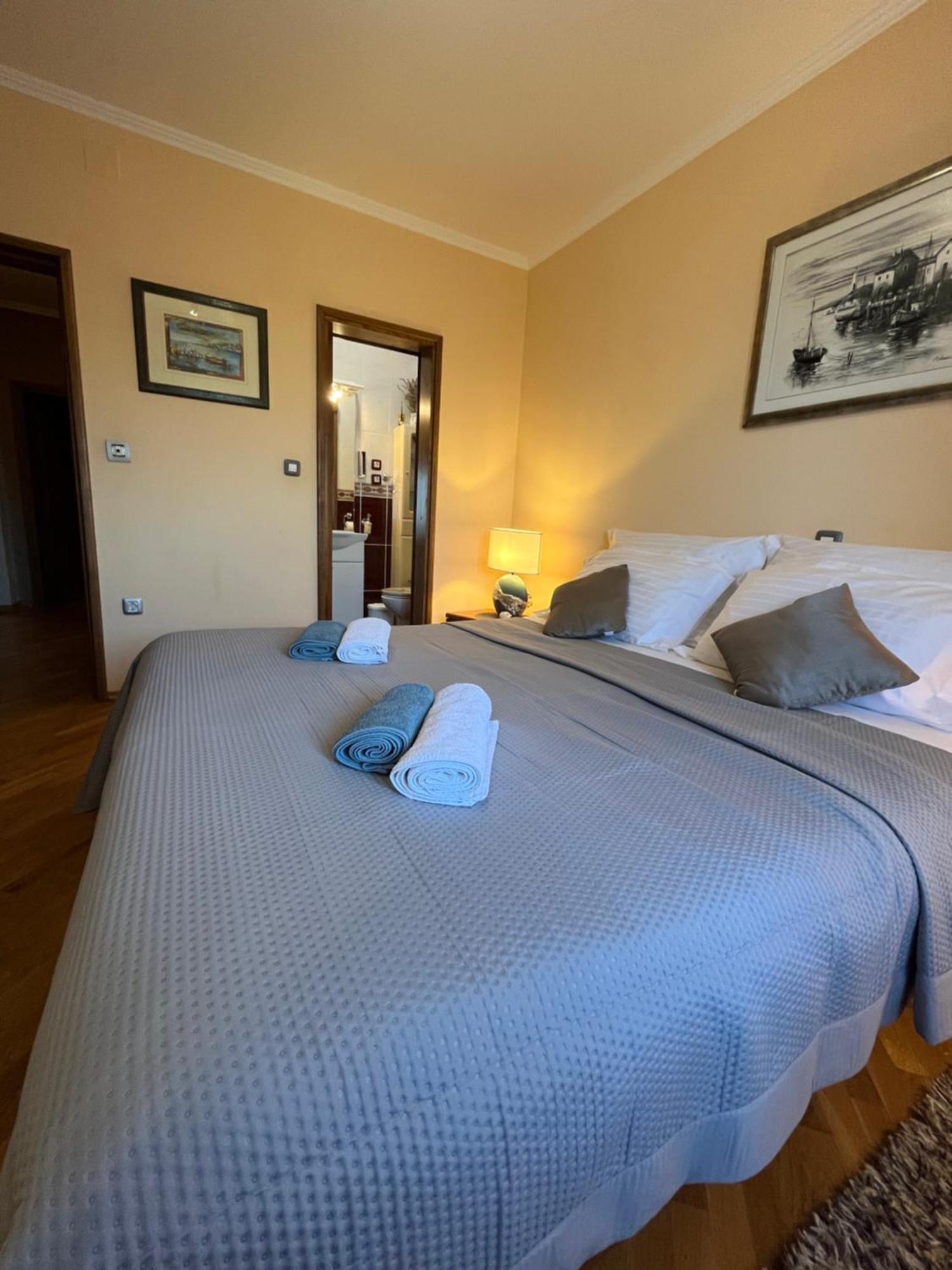 Apartman Adrijan Sukosan Luaran gambar