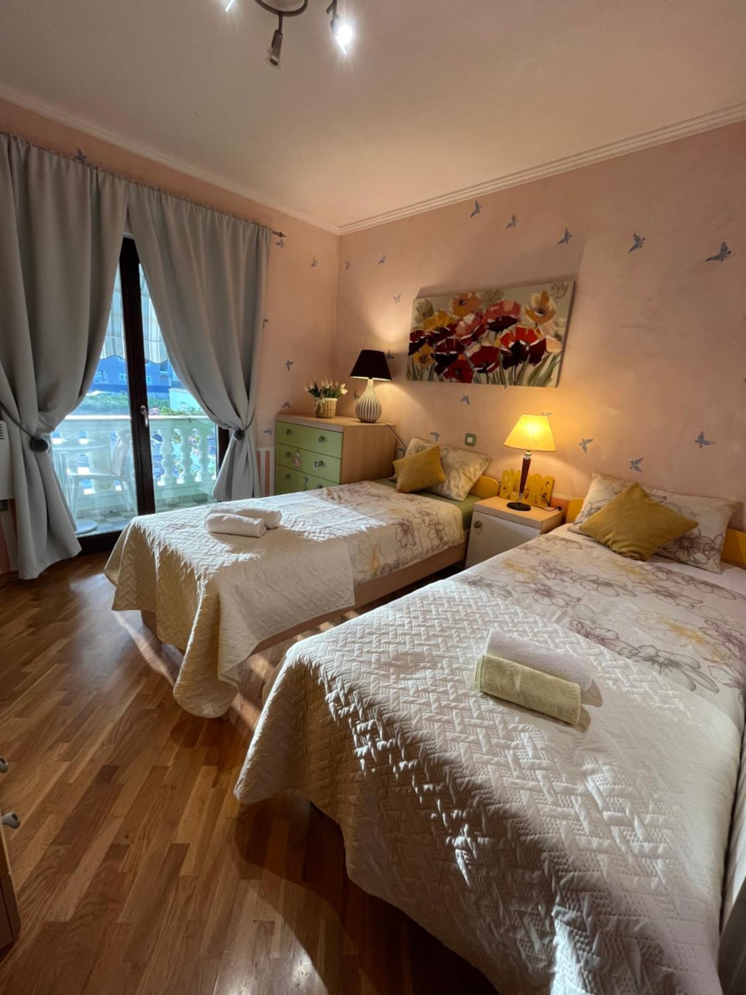 Apartman Adrijan Sukosan Luaran gambar