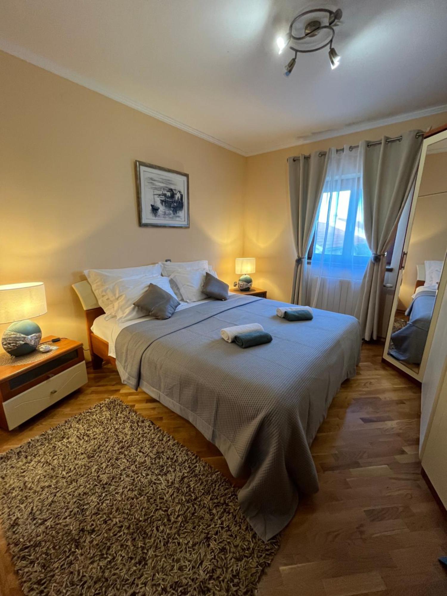 Apartman Adrijan Sukosan Luaran gambar